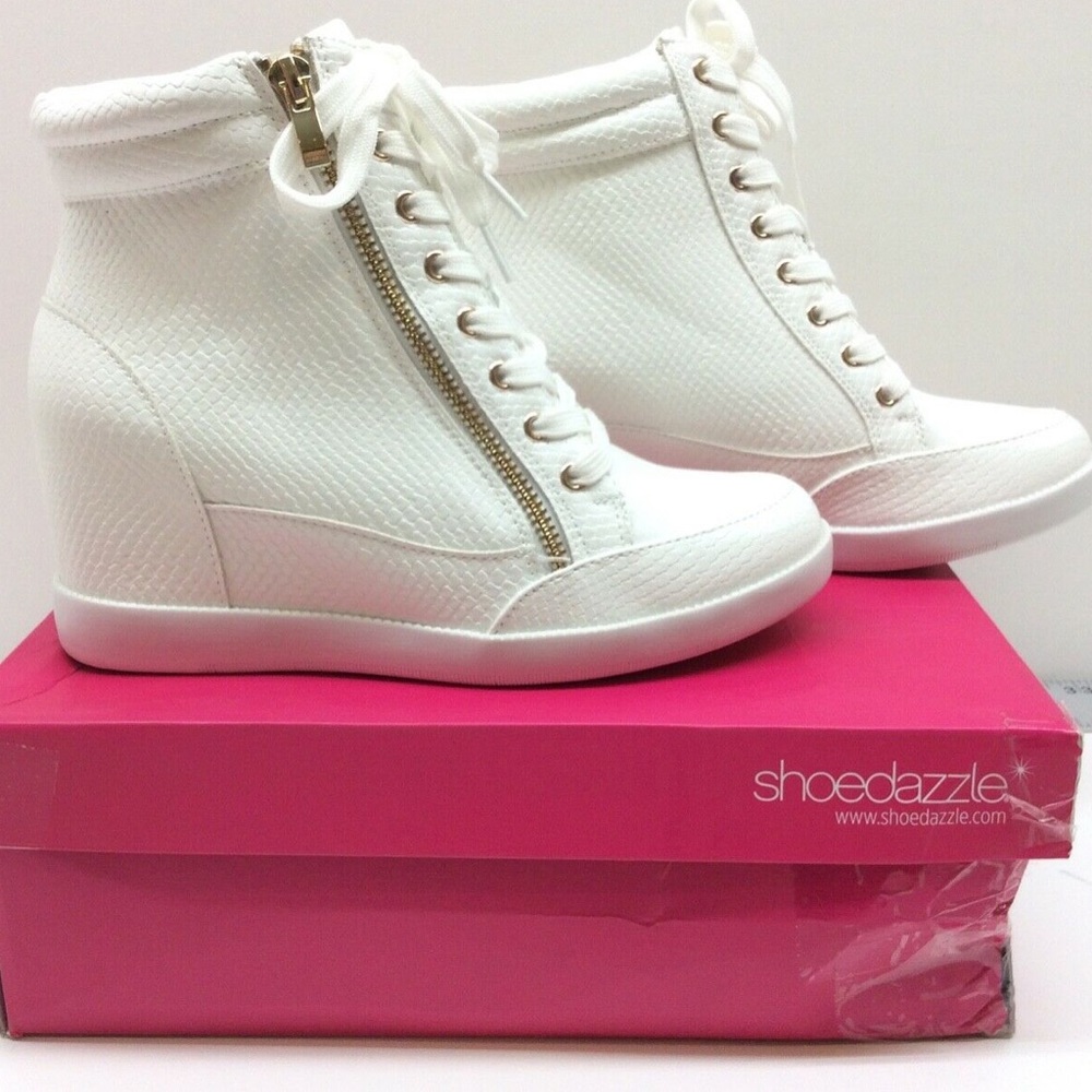 Shoe Dazzle white snake Shanta wedges